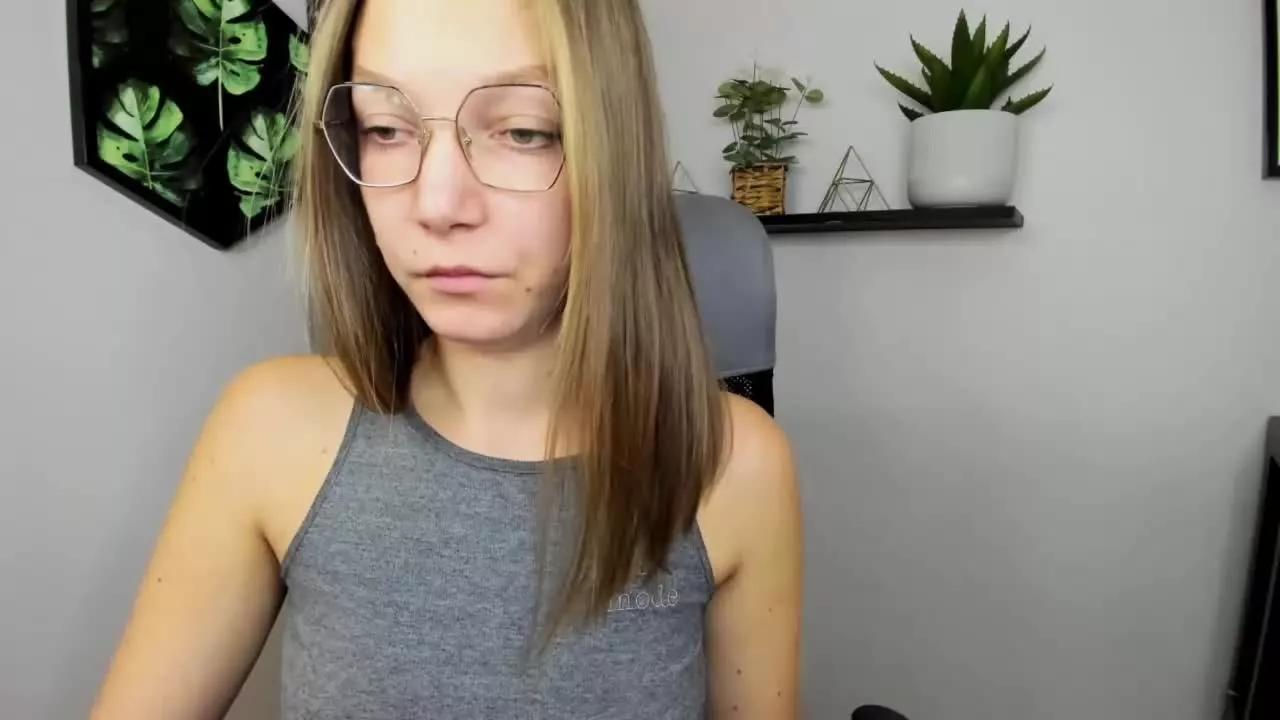 EmillyKiss on Streamray 