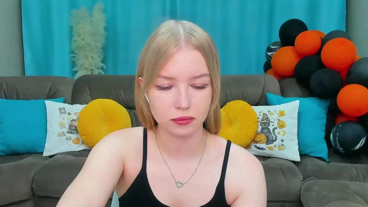 NicoleMiers on Streamray 