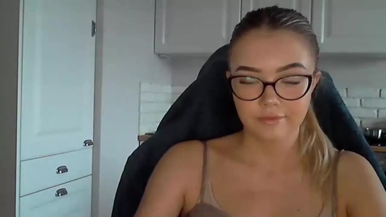 teaseJolie on Streamray 