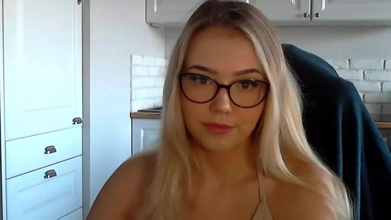 teaseJolie on Streamray 