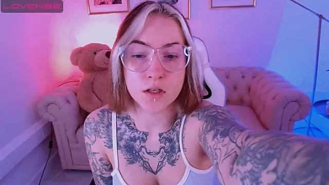 IvyHoney on StripChat 