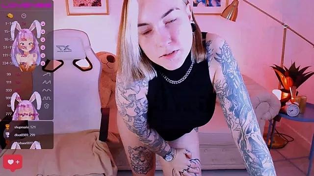 IvyHoney on StripChat 